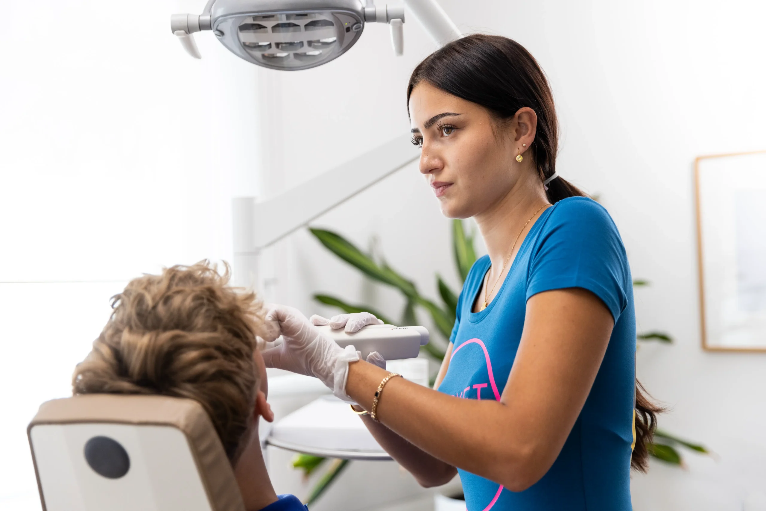 hoher Komfort durch digitalen Scan anstatt konventionellen Abdrücken dank moderner Kieferorthopädie Wolfratshausen