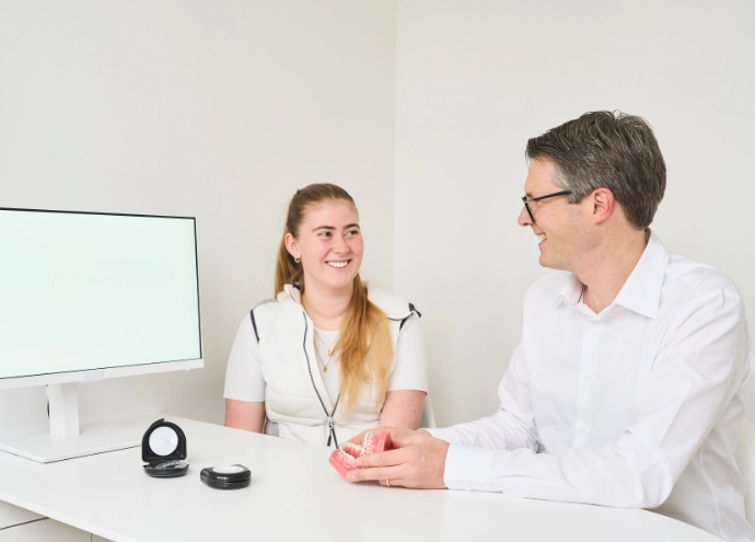 Als Spezialist für Aligner erfolgt eine umfassende Behandlung über kiefergelenksorientierte Aligner München